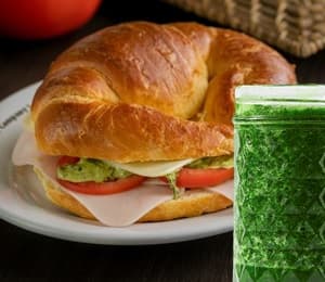 Combo Jugo Verde Grande + Cuernito Con Papas