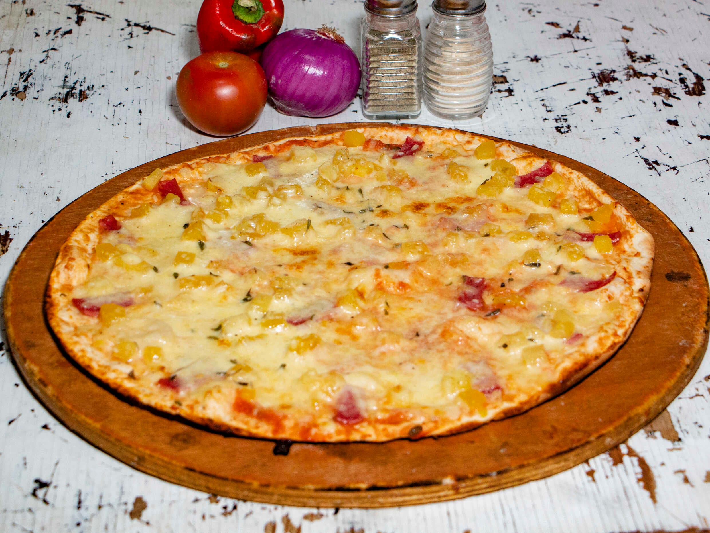 Pizza de jamon y piña con doble queso 8 porciones