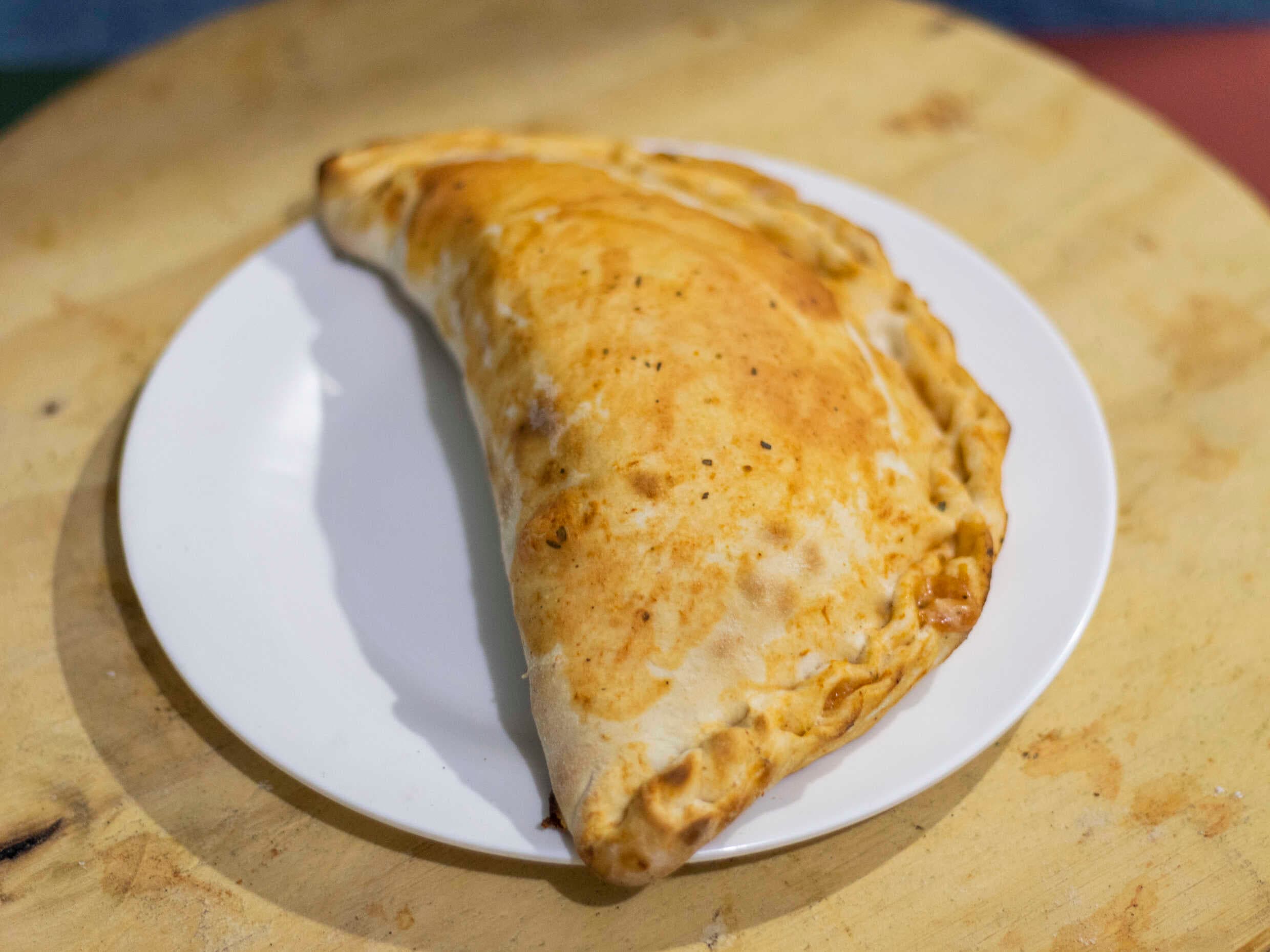 Combo 2: Pizza Pequeña, Pizza Pantalón + Gaseosa