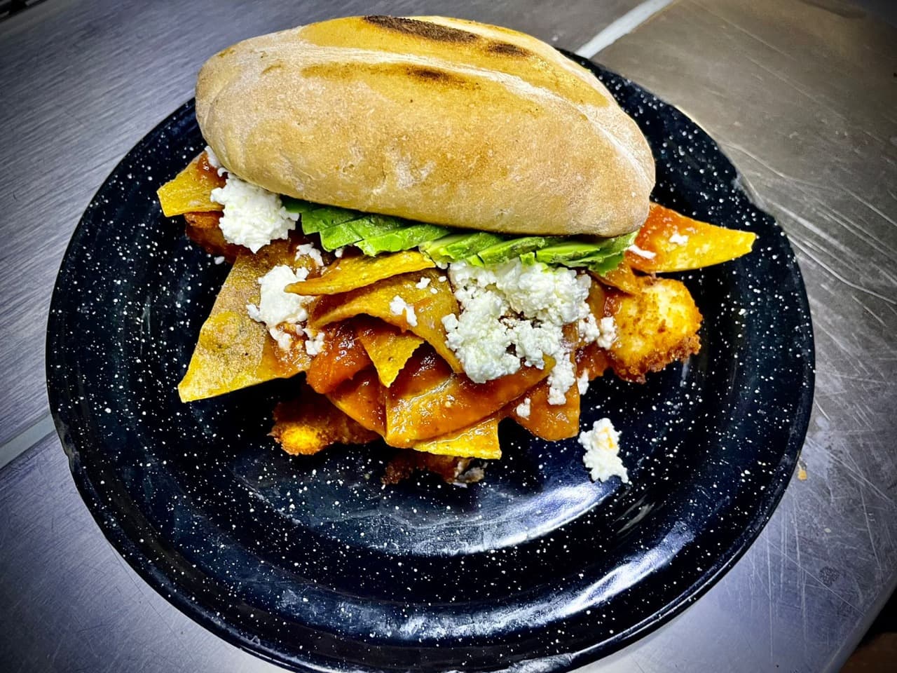 Torta de chilaquiles