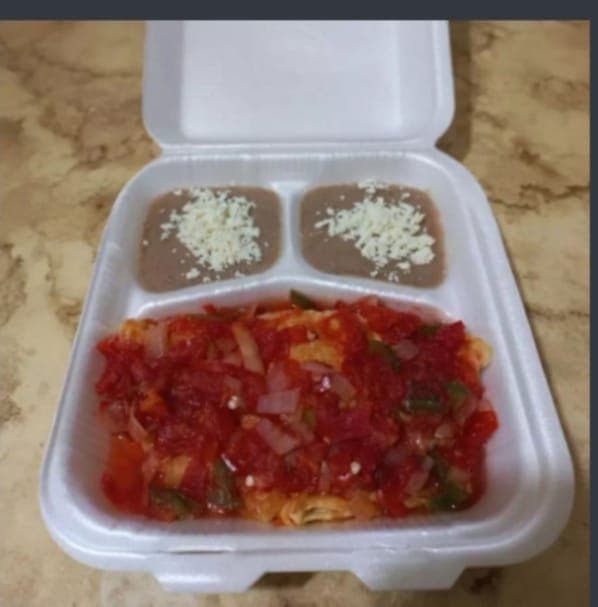 Omelette con Jamón Queso Bañado con Salsa Guisada