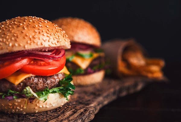 2 Hamburguesas de Res + 2 Manzanitas