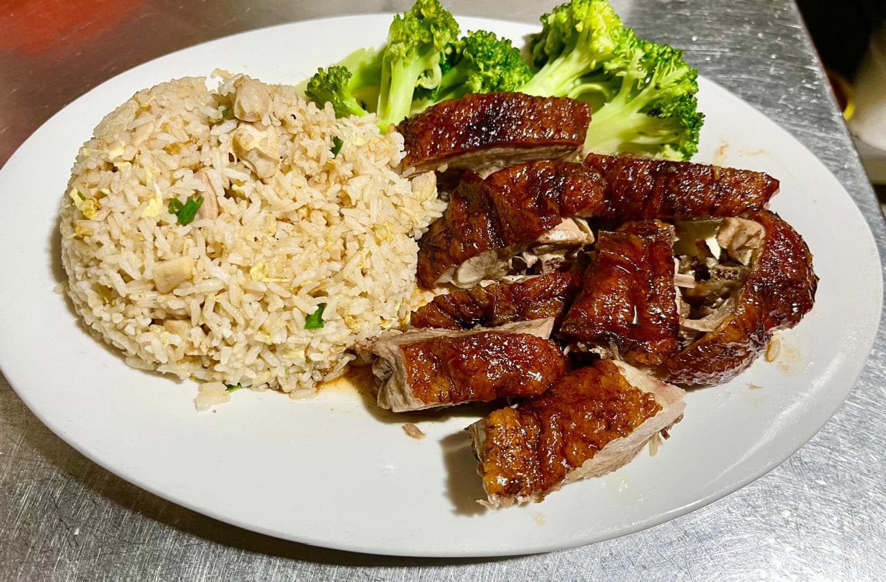 Combo 2: Pato Asado + Chaufa + Sopa o Wantán