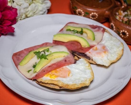 Huevos Motuleños