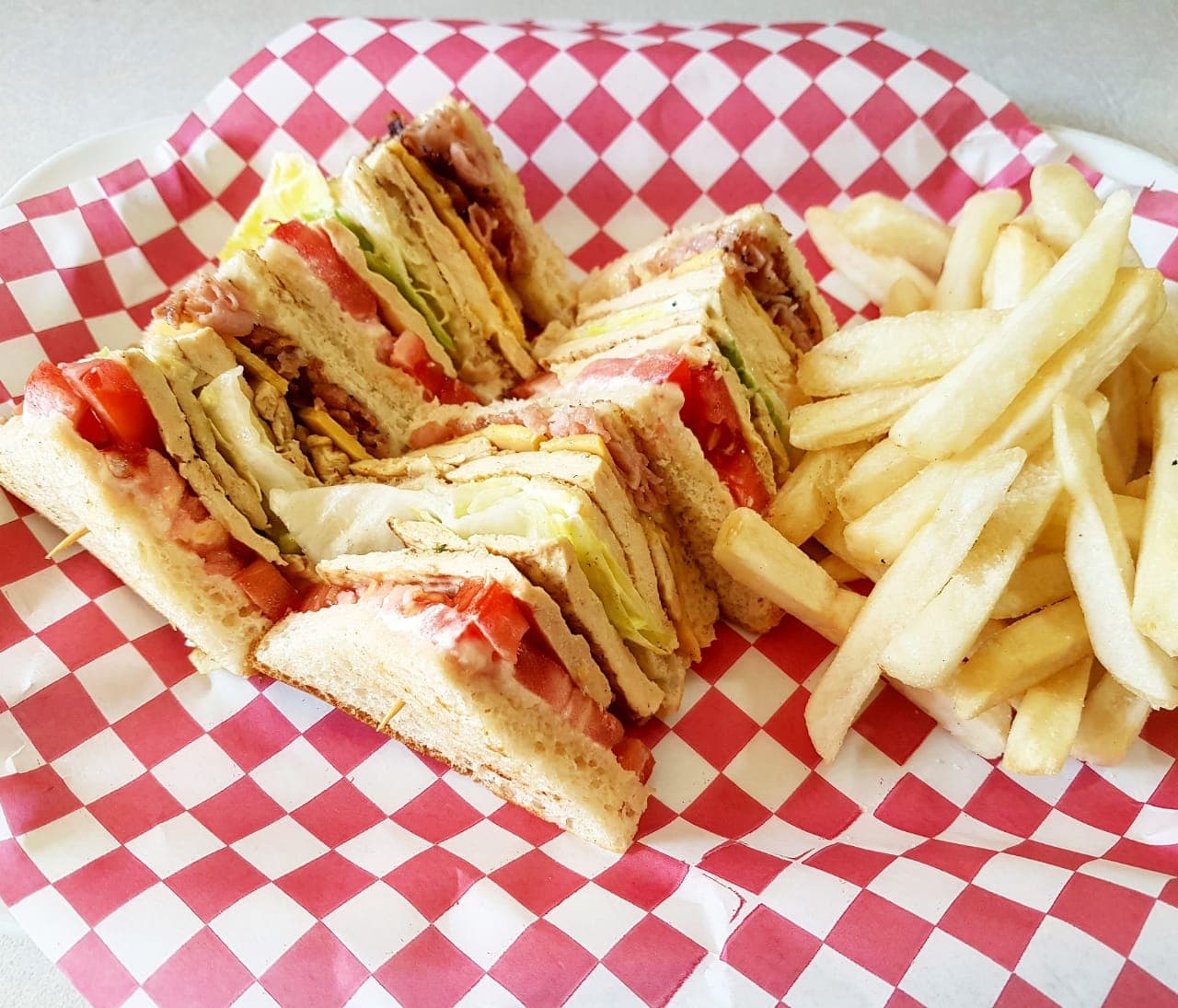 Club sándwich de pollo