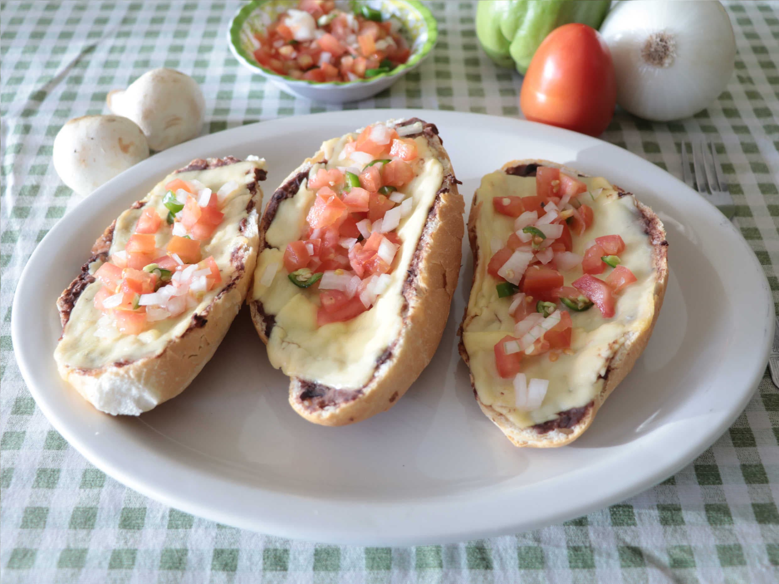 Molletes con Jamón
