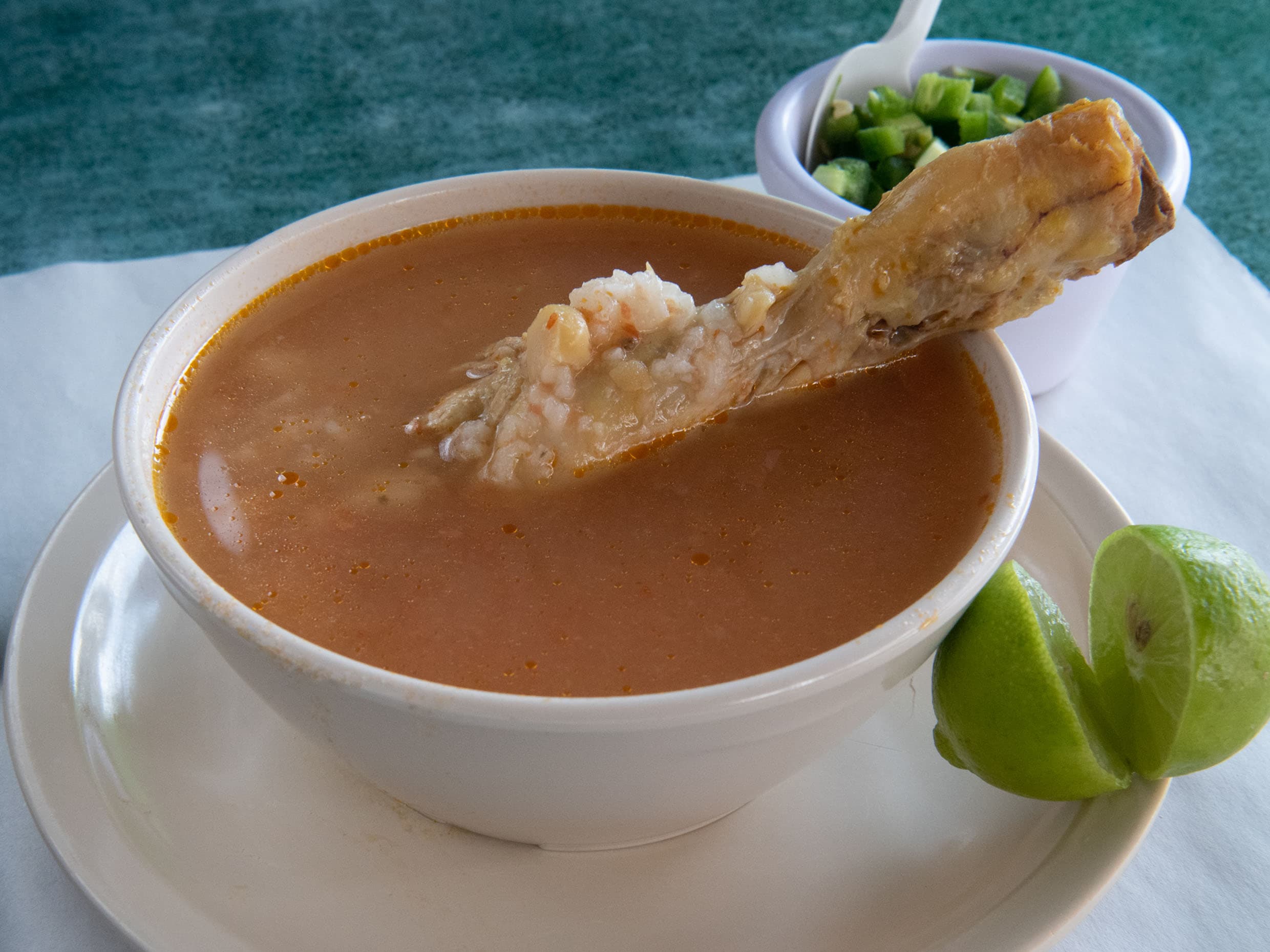Caldo de Pollo con Pierna