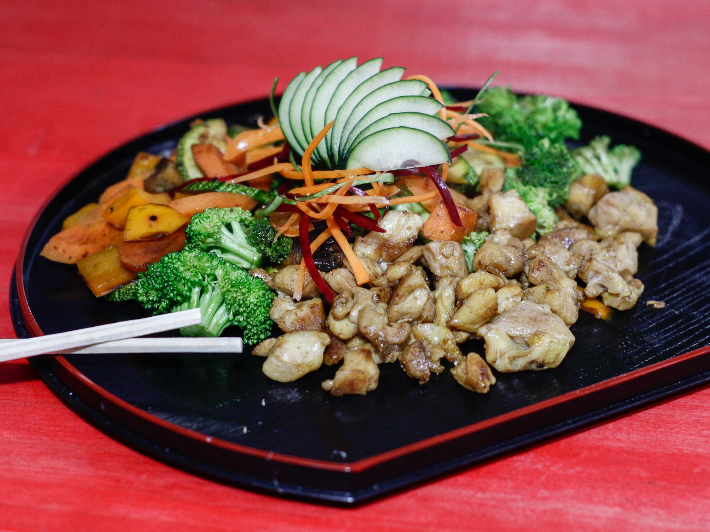 Yakimeshi de pollo