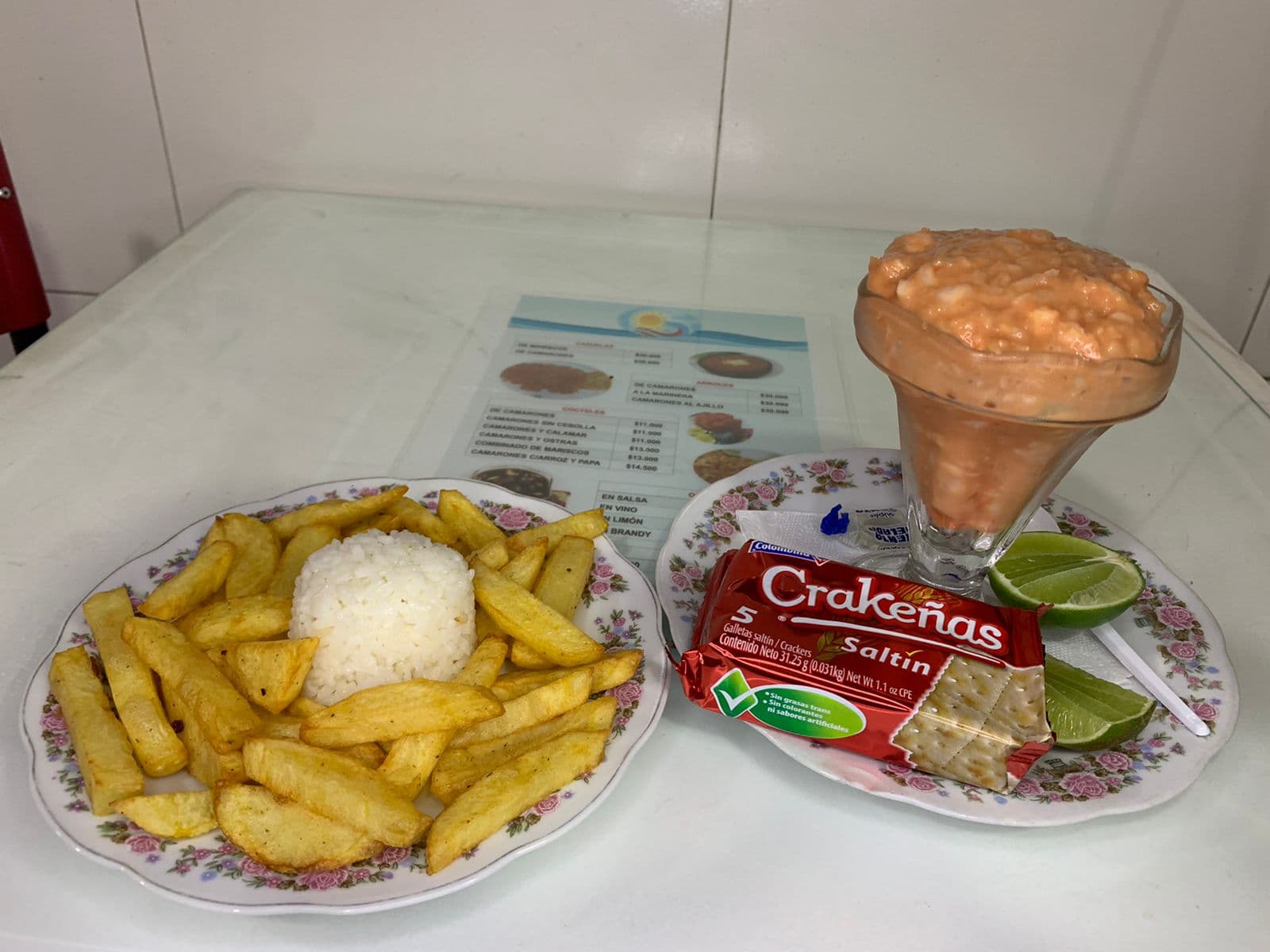 Coctel de camarones con arroz y papa