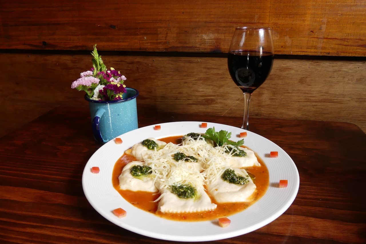 Ravioles de Panceta Con Salsa de Tomate