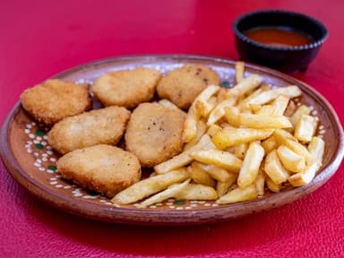 Papas a la Francesa con Nuggets de Pollo
