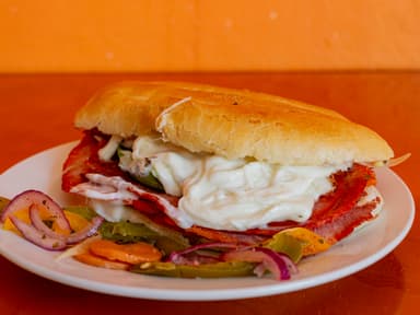 Torta de Pierna Española con Queso