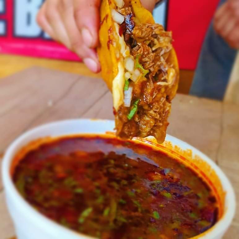 Consomé Grande con Carne