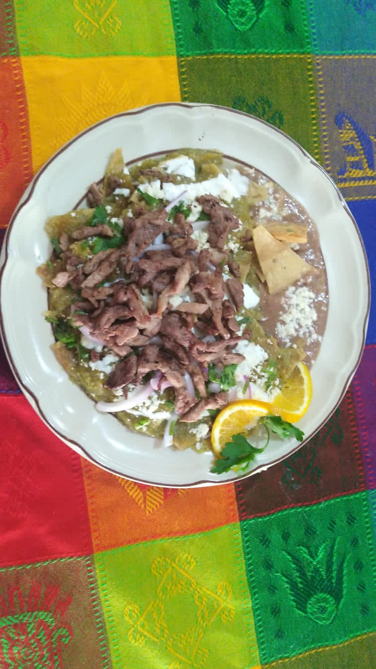 Chilaquiles con Arrachera