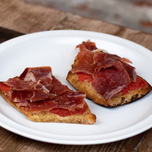 Pan Tumaca con Jamón Serrano