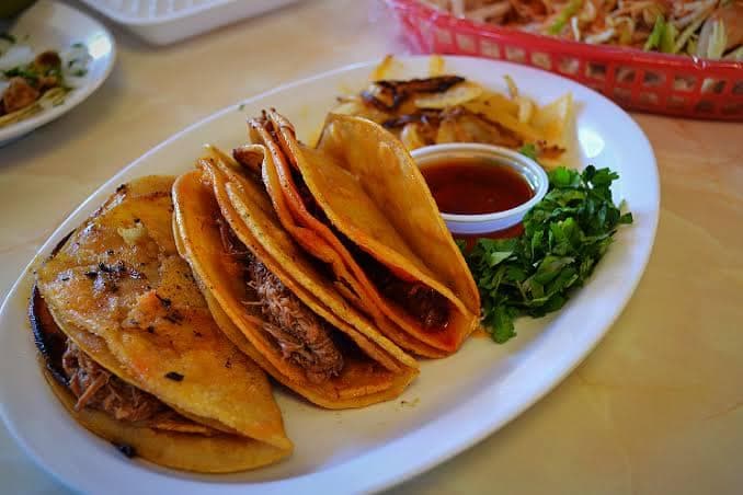 Combo 3 Tacos + Consomé y Refresco 355 ml