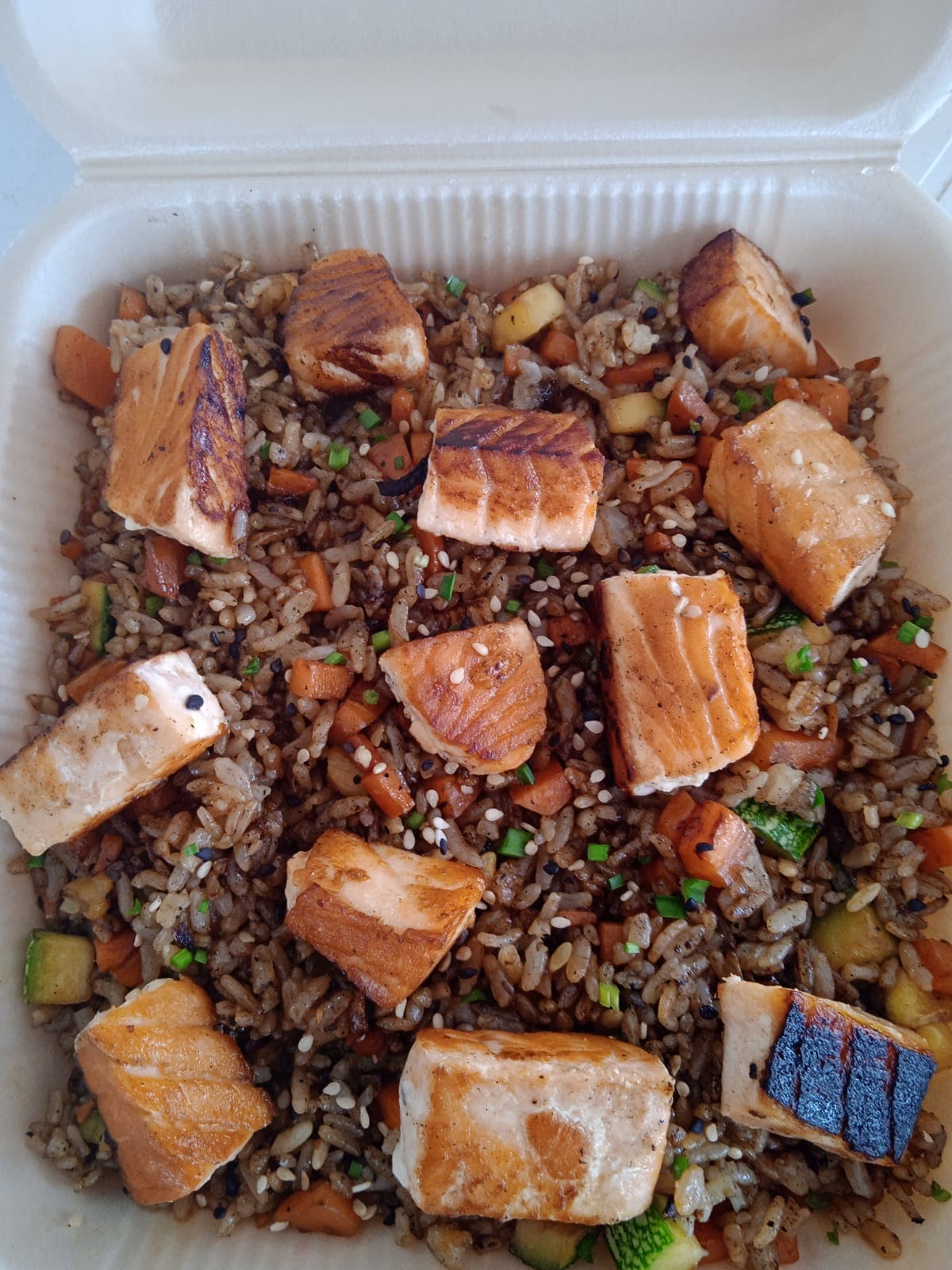 Yakimeshi Salmón