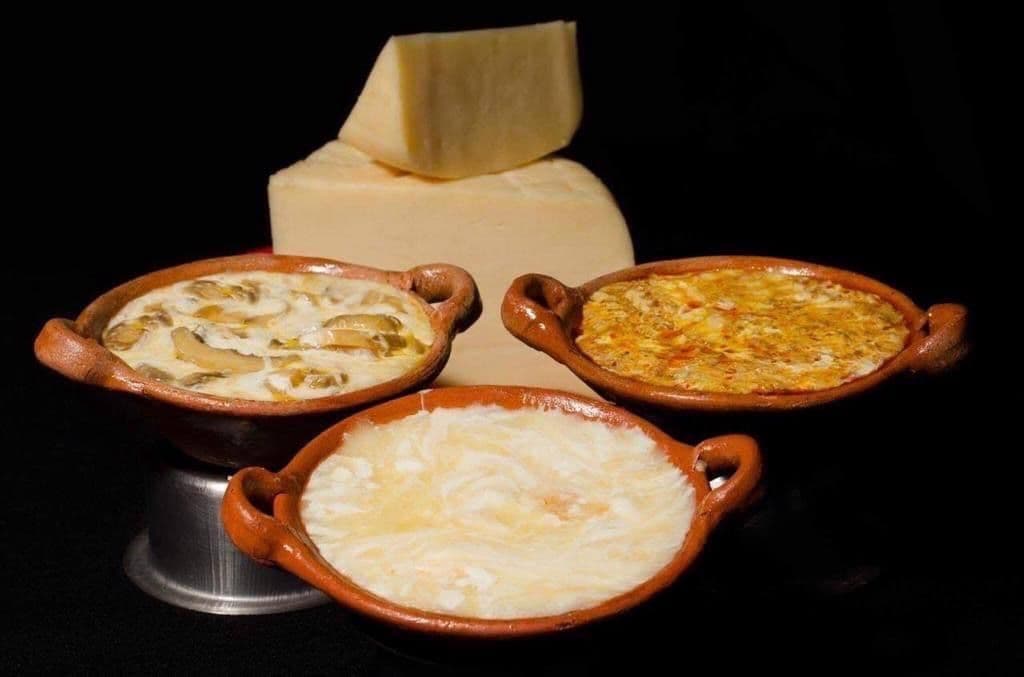 Queso Fundido con Chorizo