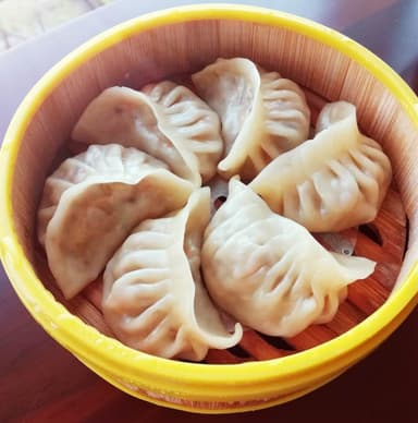 Empanada de cerdo y cebollinos al vapor 6pcs