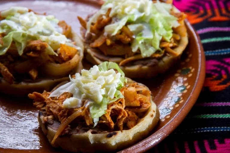Sope con Guisado