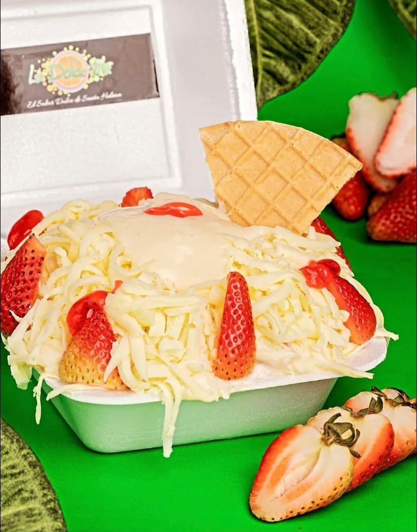 Fresas con Crema de la casa y Queso 20oz