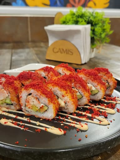 Sushi Roll Flaming Hot con Agua de Jamaica