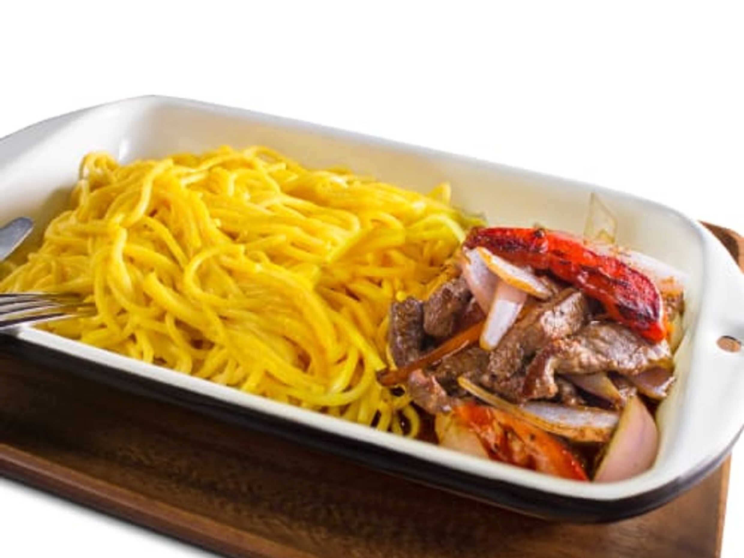 Tallarín Huancaina con Lomo Saltado 100 g