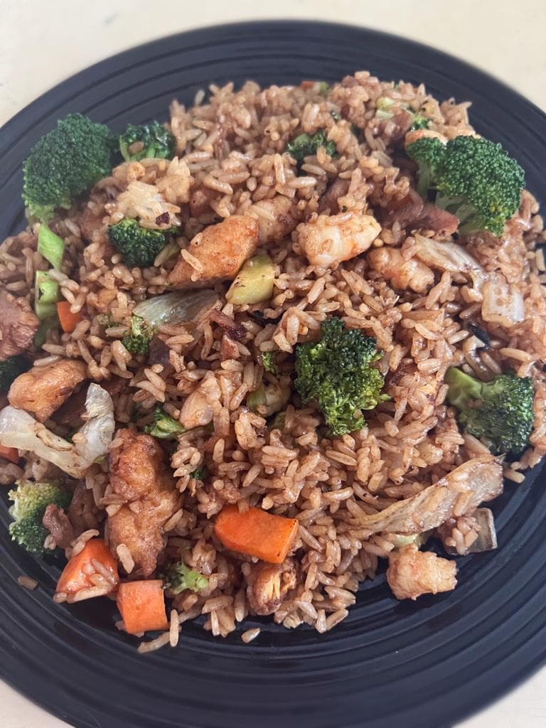 Arroz con Camarón Pollo y Res Grande