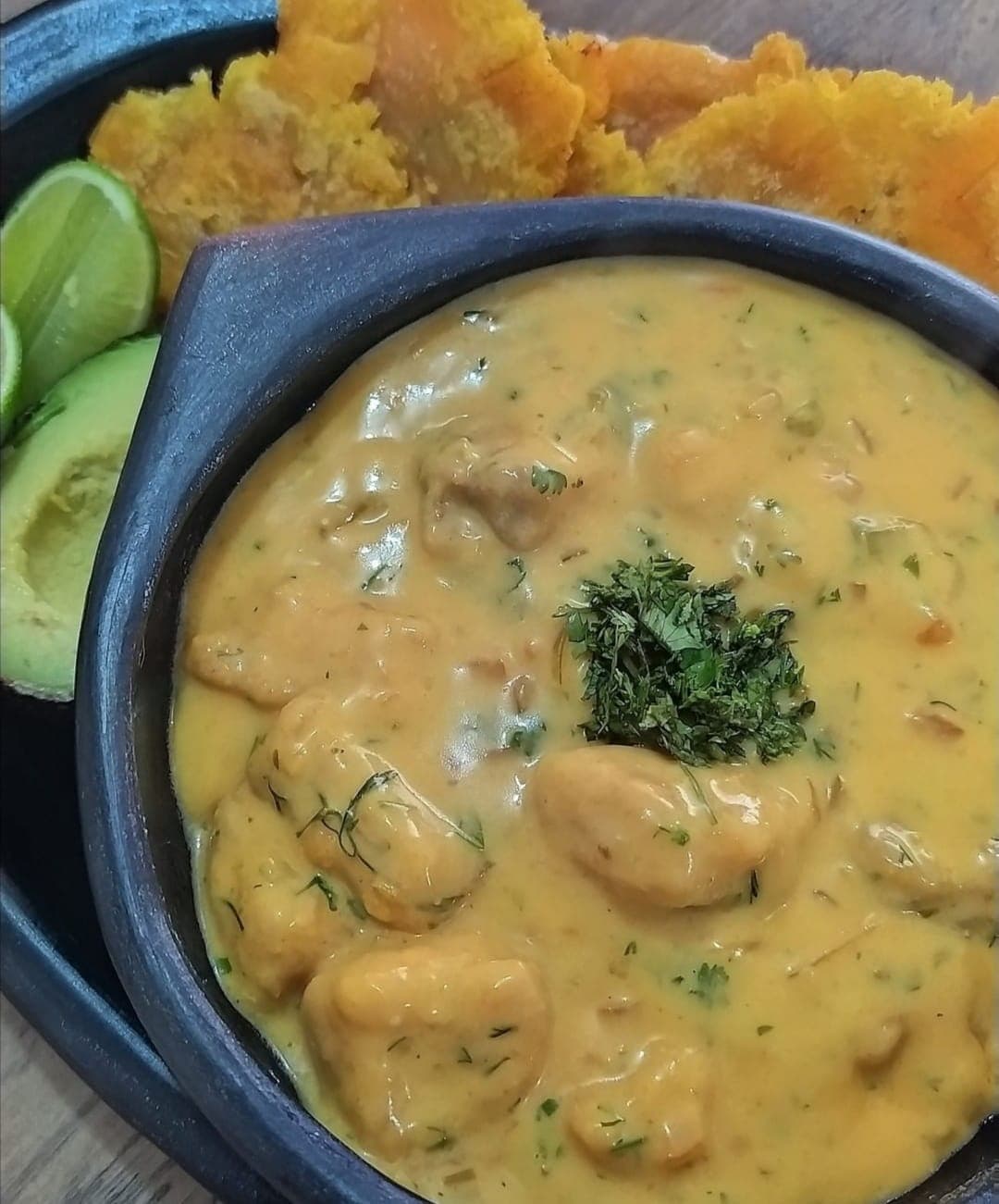 cazuela mixta + trucha en salsa camar+gaseosa lt