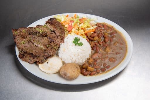 Almuerzo Completo con Carne Asada