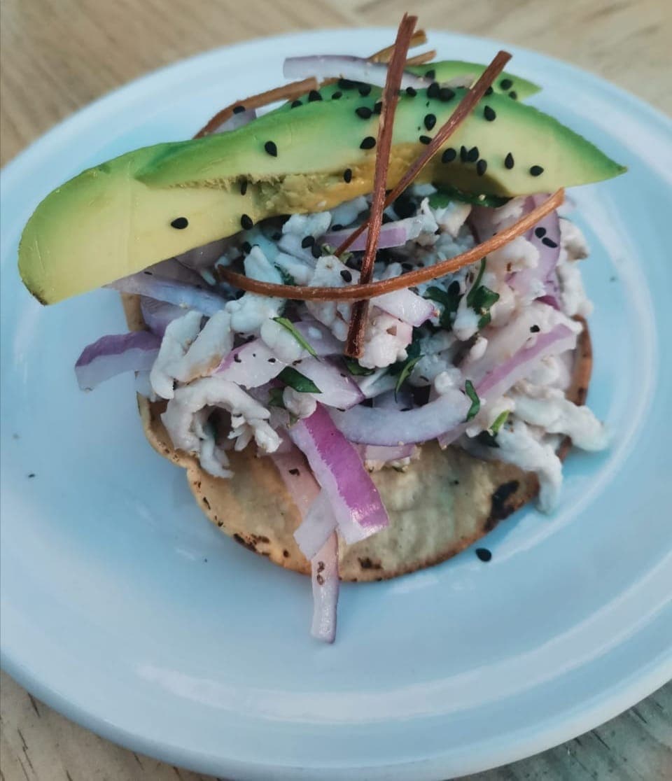 Tostada de Tiritas de Pescado