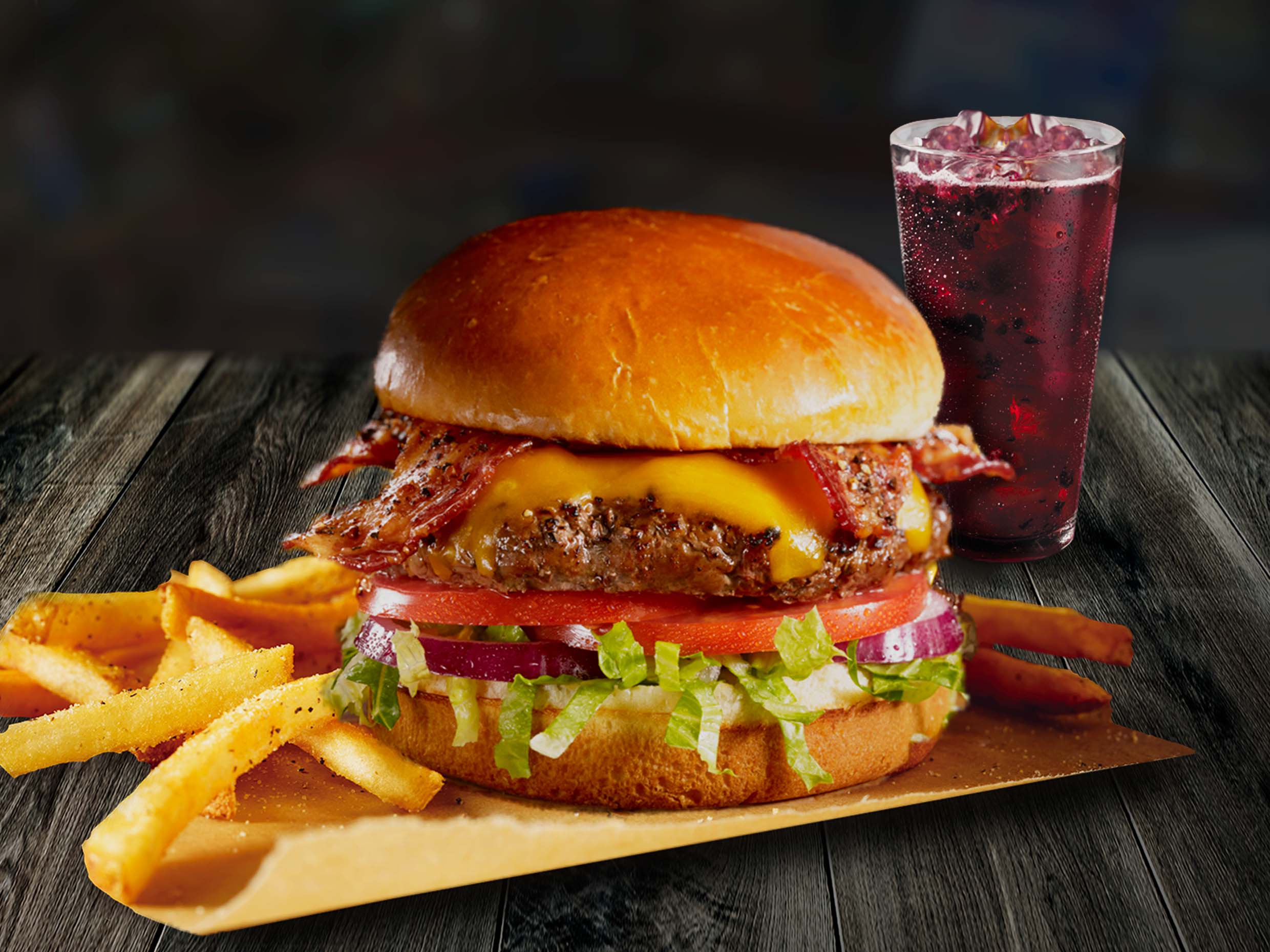 Triple Bacon Stackhouse Burger y Bebida