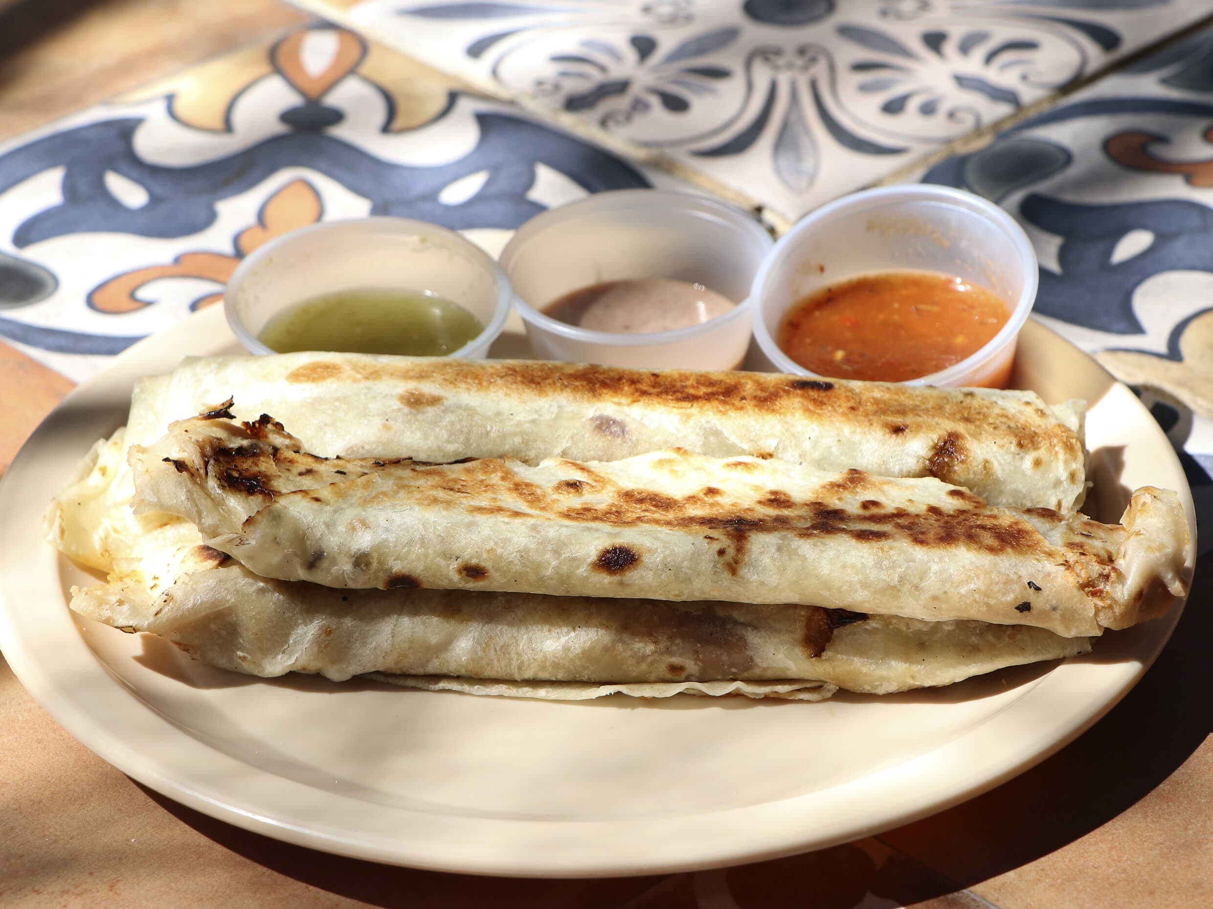 BURRITOS AL COMAL MACHACA