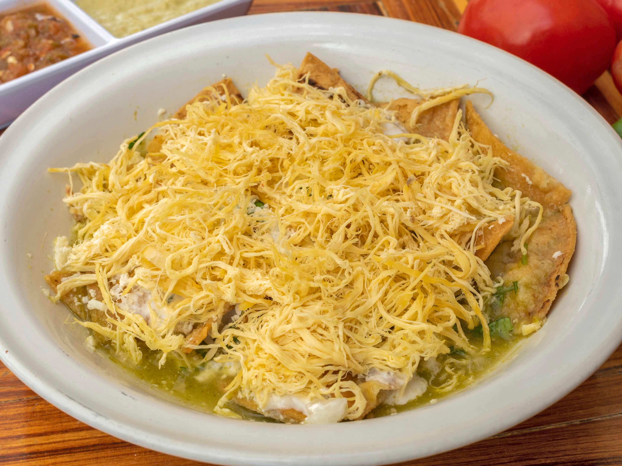 Chilaquiles de Pollo o Huevo Estrellado