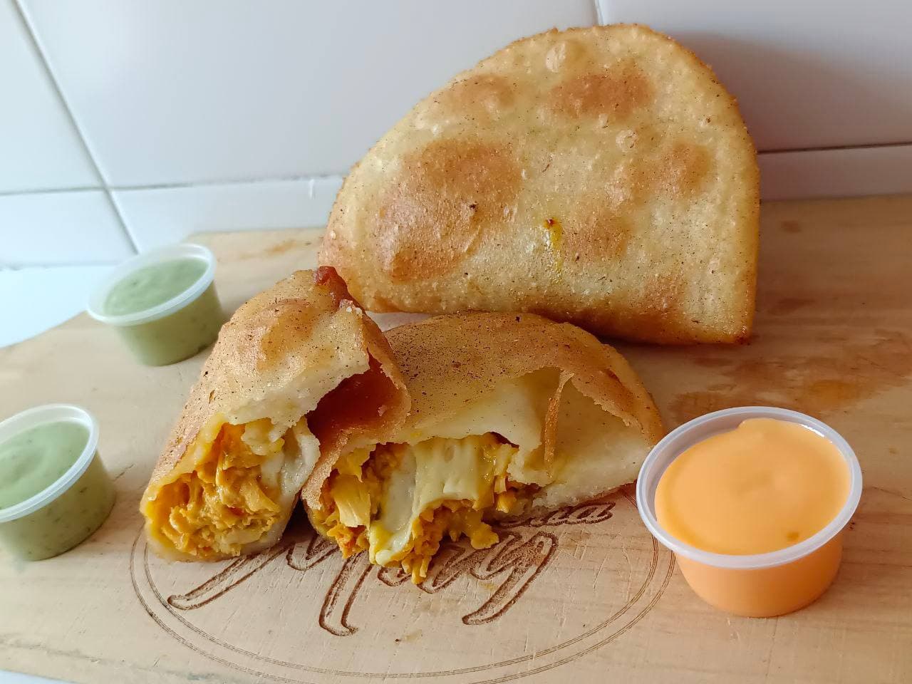 Empanada de pollo queso