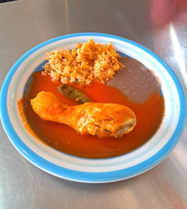 Cuatro guisados de pollo sin guarniciones