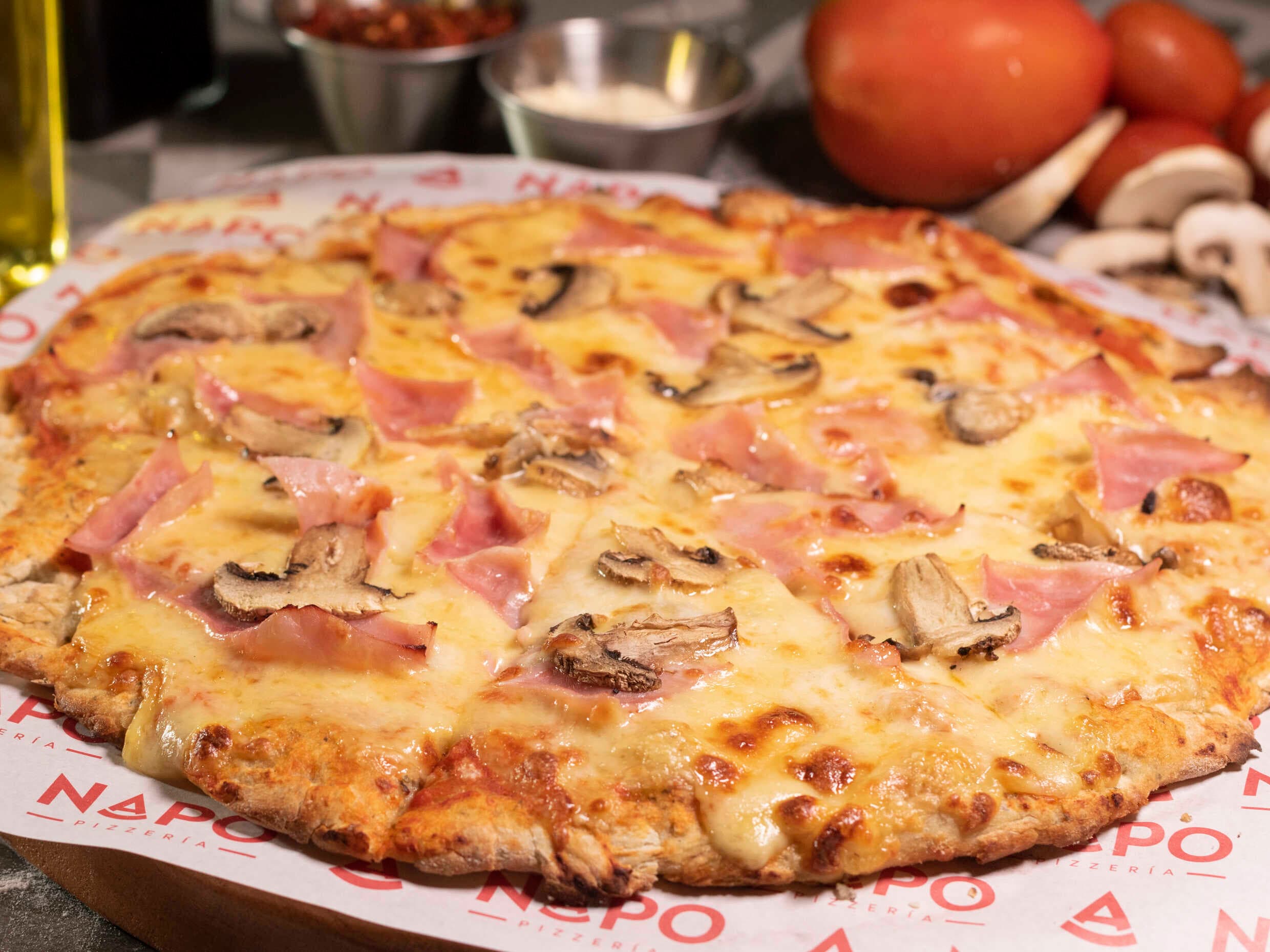 Pizza Jamón y Hongos