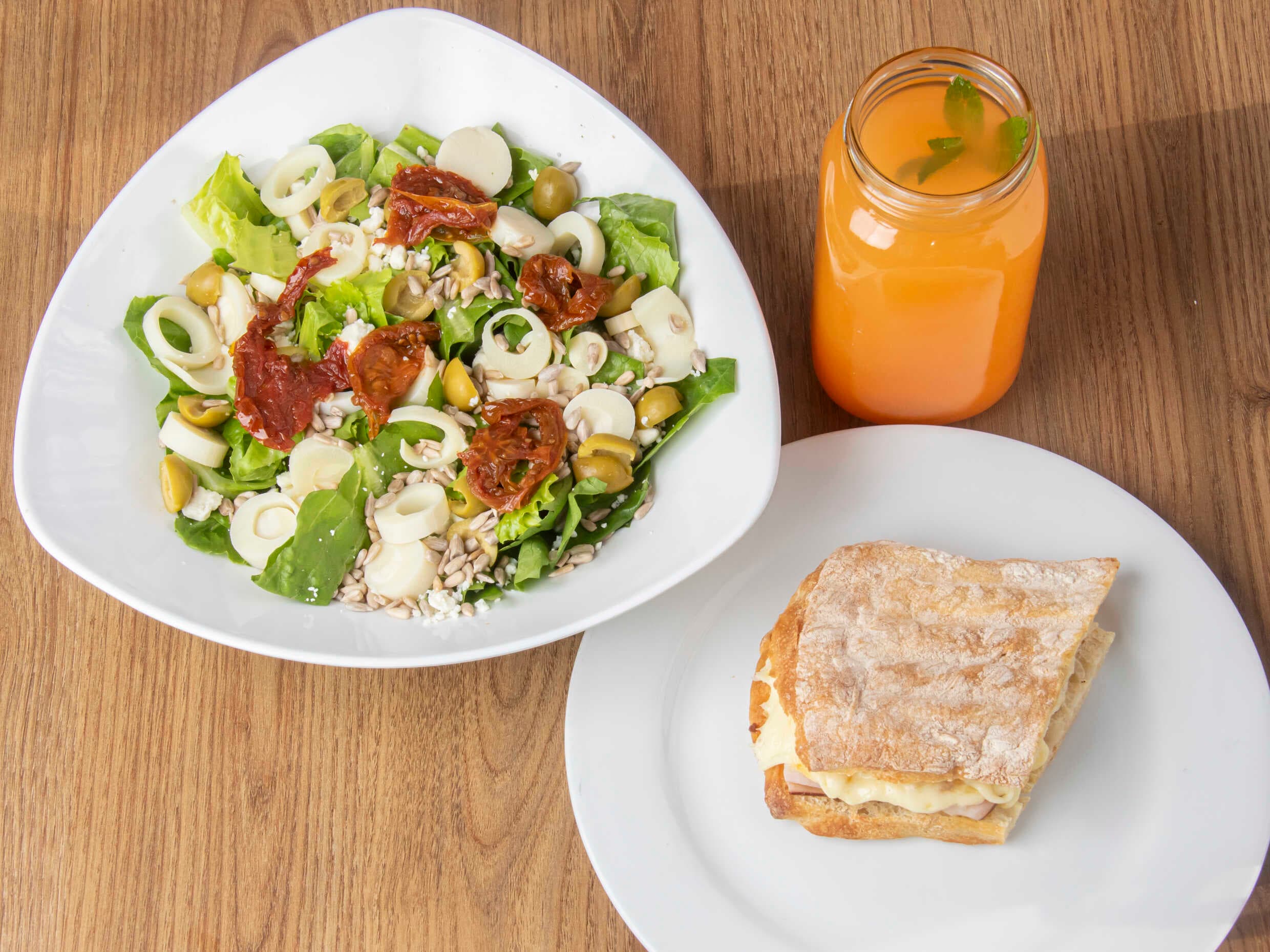 Combo Miti Ensalada Griega y Miti Panini