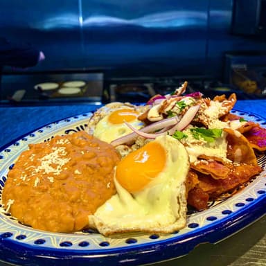 Orden de Chilaquiles con Huevo