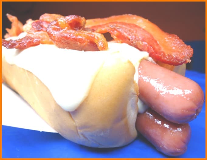 Perro con Doble Salchicha y Tocineta