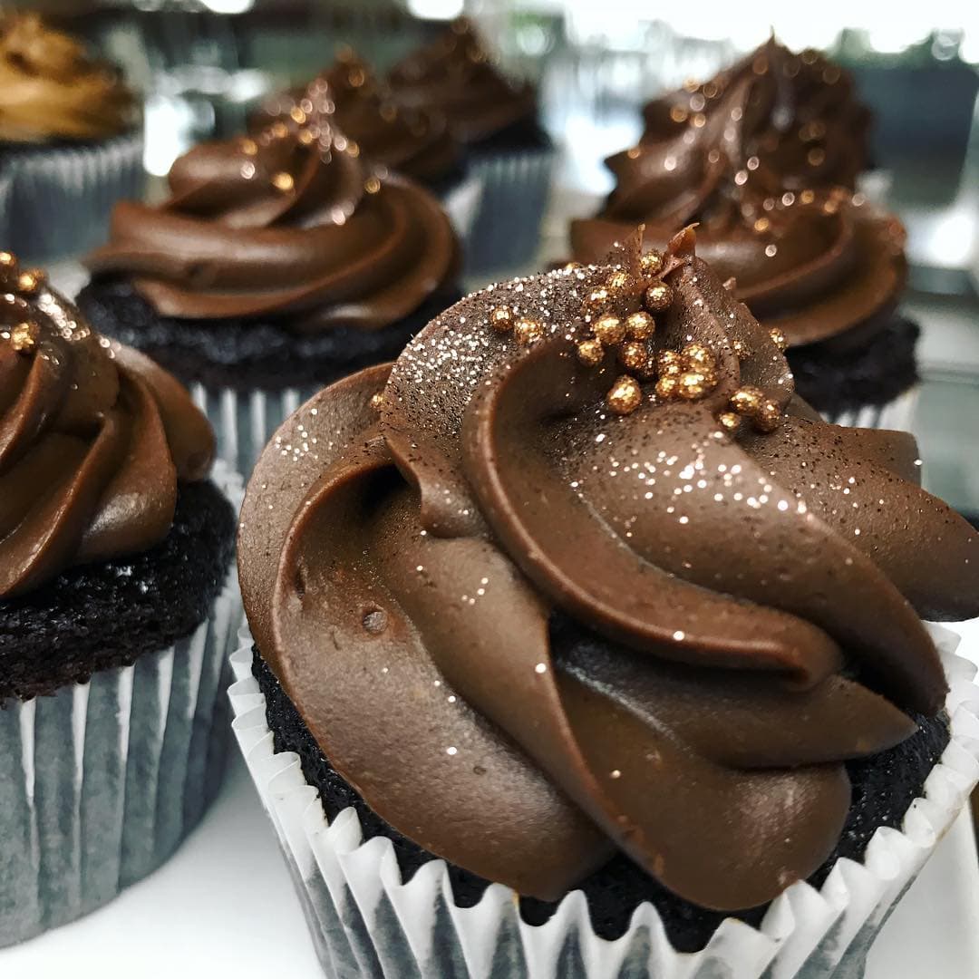 Cupcake de Chocolate con Fudge