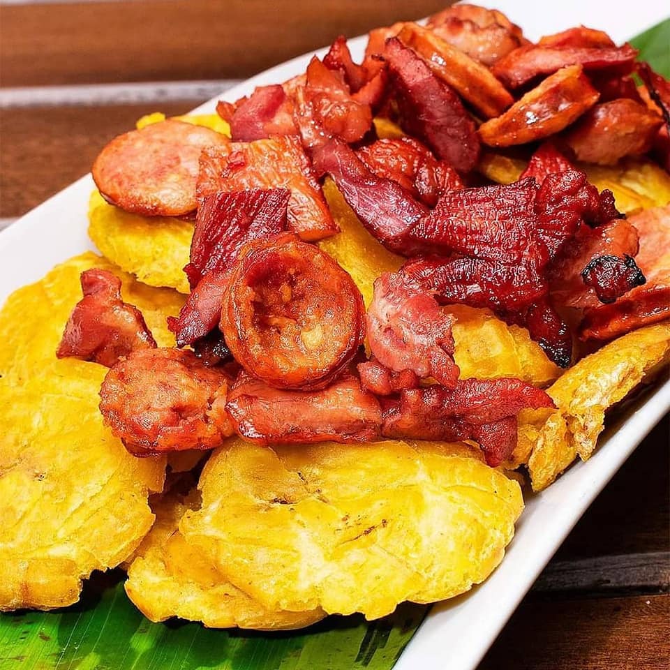 Patacones con Cecina