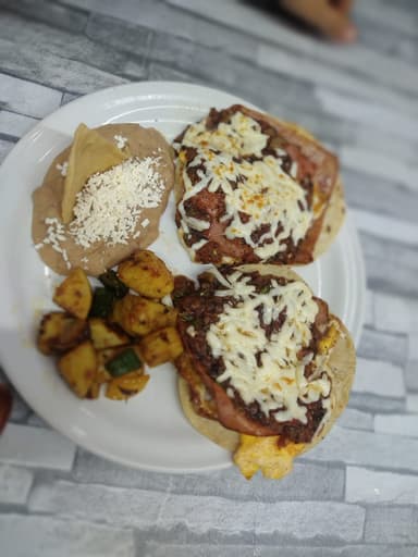 Huevos Motuleños