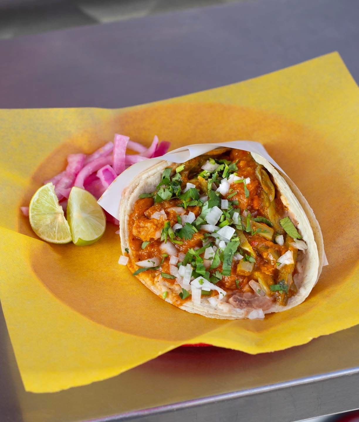 Tacos de Chicharrón en Salsa Roja con Nopalitos