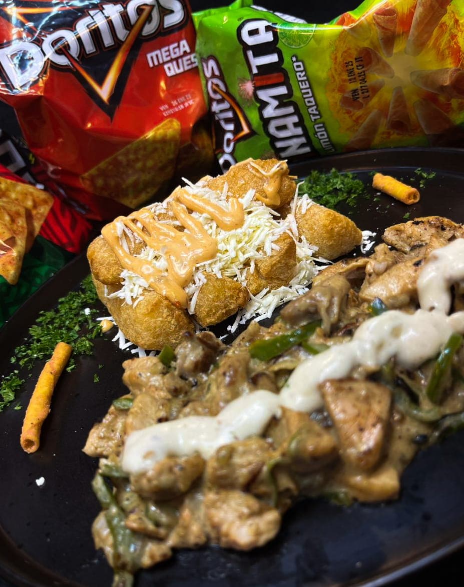Croquetas de Yuca Mazatlán & Pollo Grill