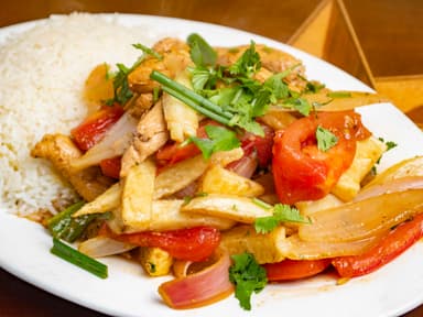 Pollo Saltado