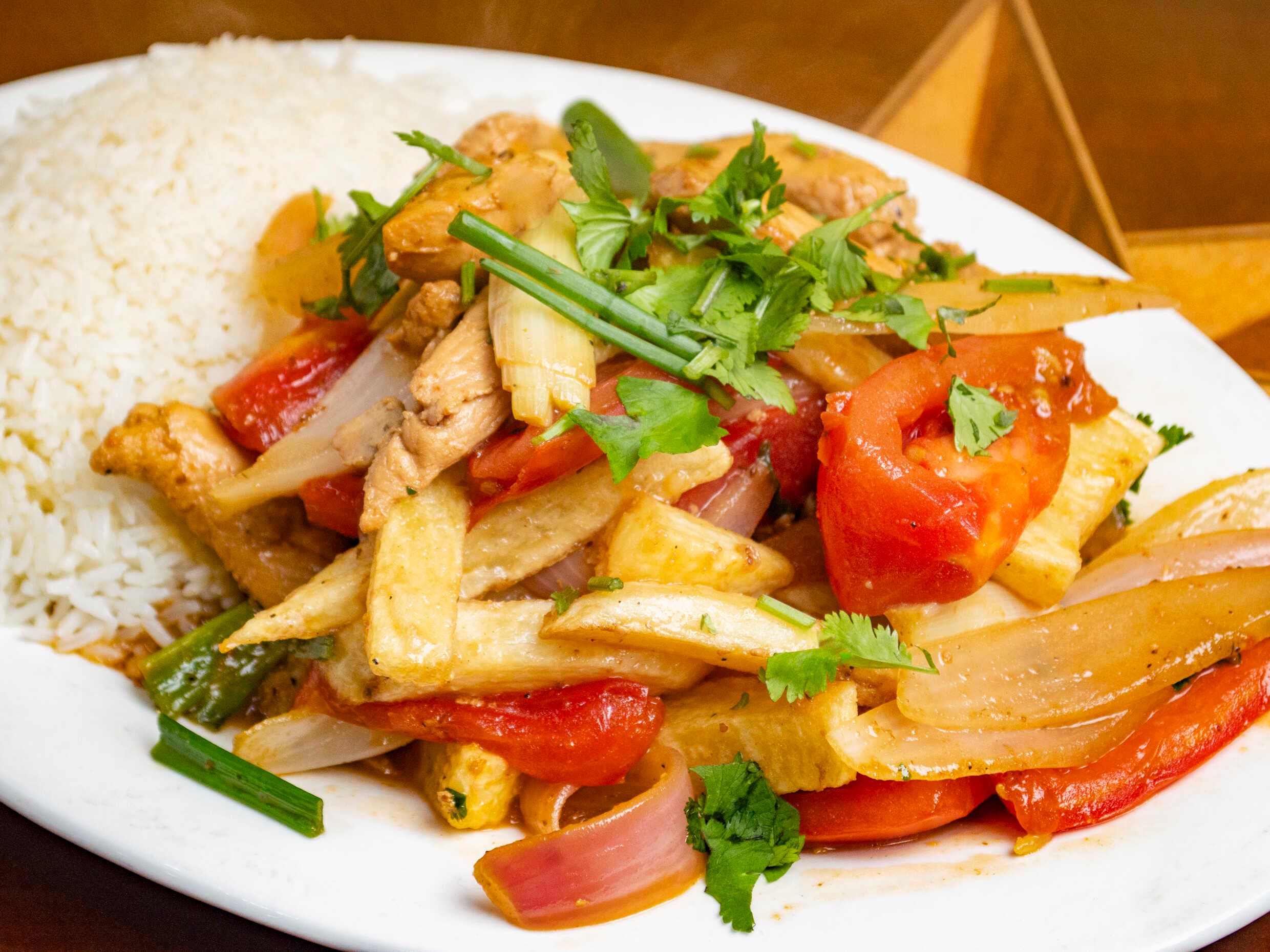 Pollo Saltado