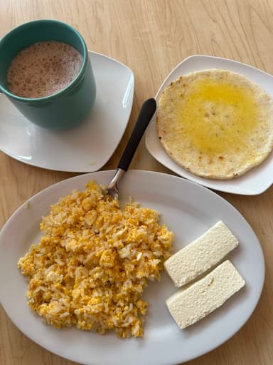 Desayuno huevos con arroz