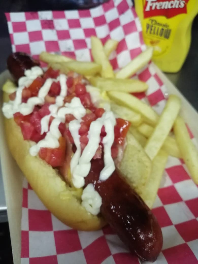 Hotdog y papas francesas