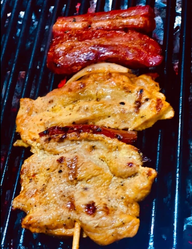 Pincho Mixto con Papa, Ensalada y Gaseosa